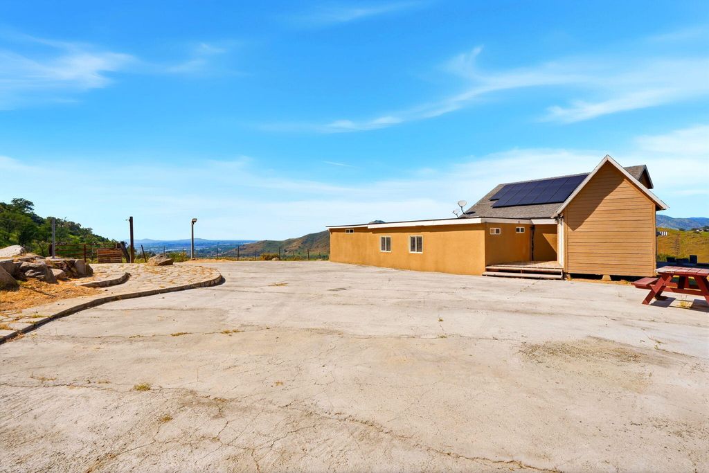 Image 15 of property listing at 34453 Sierra Drive, Lemon Cove, CA 93244