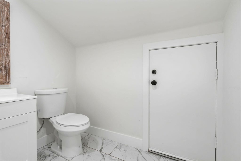 Image 25 of property listing at 34453 Sierra Drive, Lemon Cove, CA 93244