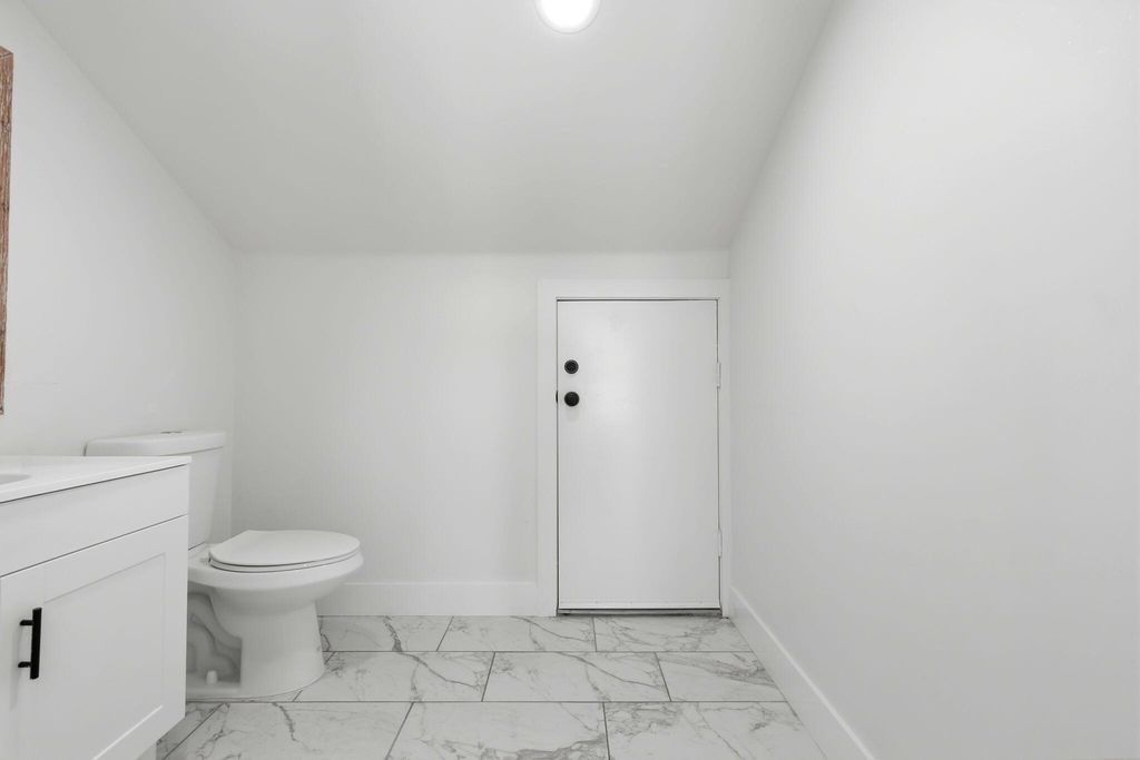 Image 26 of property listing at 34453 Sierra Drive, Lemon Cove, CA 93244