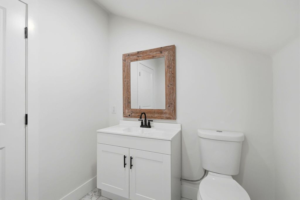 Image 38 of property listing at 34453 Sierra Drive, Lemon Cove, CA 93244