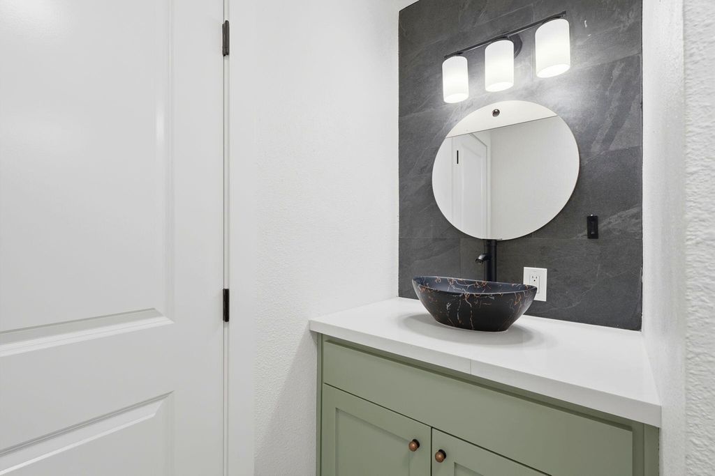 Image 42 of property listing at 34453 Sierra Drive, Lemon Cove, CA 93244