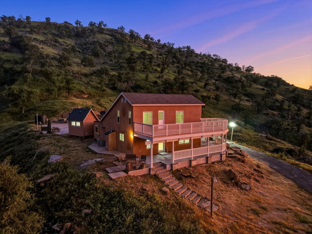 Image 6 of property listing at 34453 Sierra Drive, Lemon Cove, CA 93244