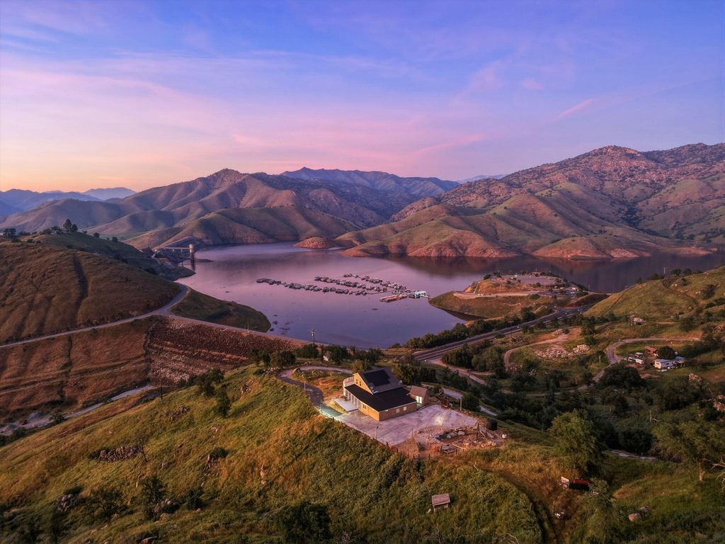 Image 91 of property listing at 34453 Sierra Drive, Lemon Cove, CA 93244