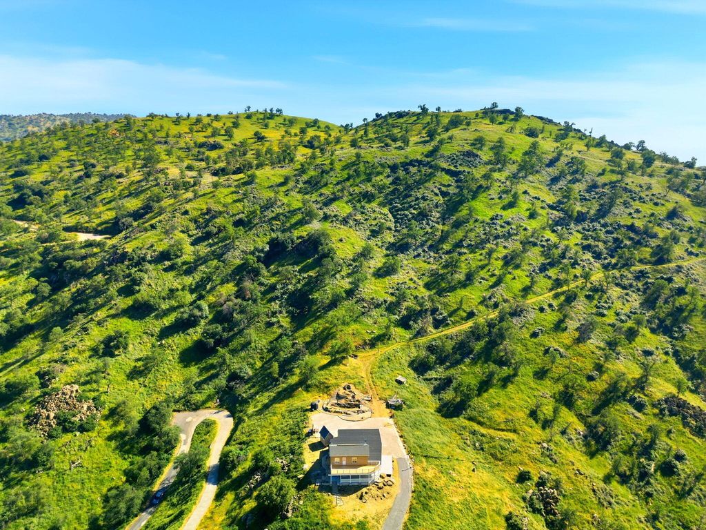 Image 99 of property listing at 34453 Sierra Drive, Lemon Cove, CA 93244