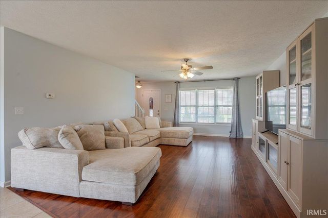 1869 Sandal Way, Newburgh, IN 47630