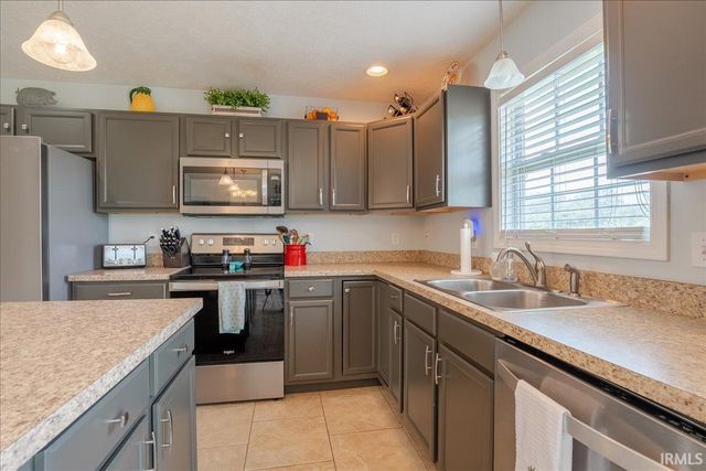 1869 Sandal Way, Newburgh, IN 47630