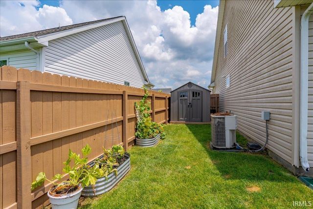 1869 Sandal Way, Newburgh, IN 47630