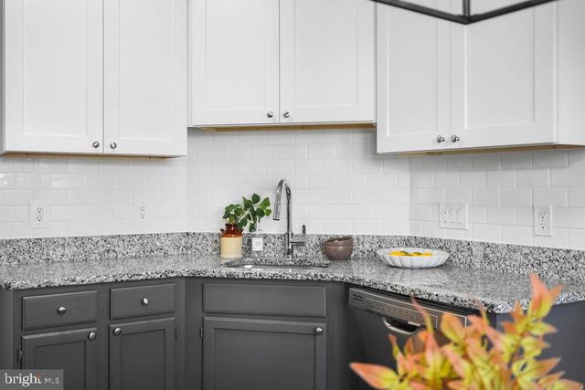 10204 CRESTED IRIS DR, Montgomery Village, MD 20886