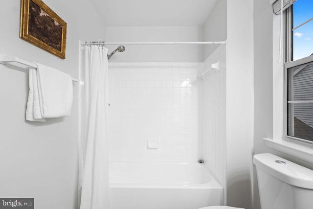 10204 CRESTED IRIS DR, Montgomery Village, MD 20886