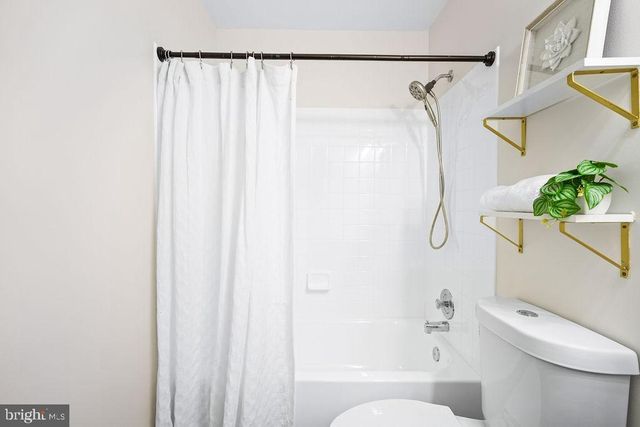 10204 CRESTED IRIS DR, Montgomery Village, MD 20886