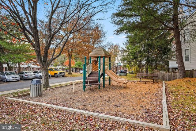 10204 CRESTED IRIS DR, Montgomery Village, MD 20886