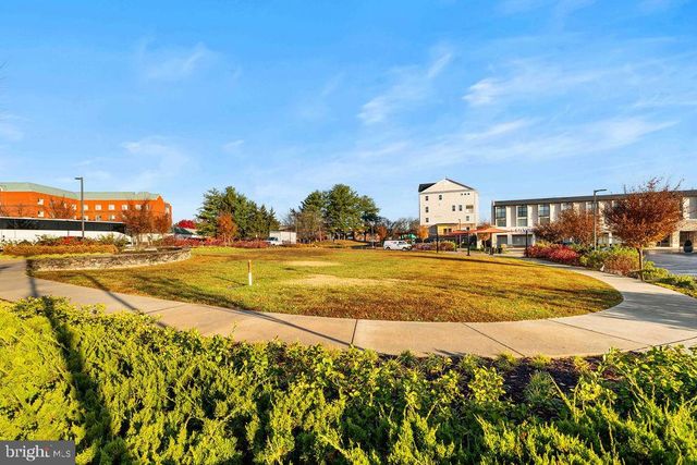 10204 CRESTED IRIS DR, Montgomery Village, MD 20886