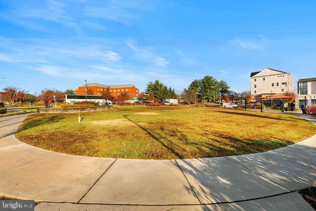 10204 CRESTED IRIS DR, Montgomery Village, MD 20886