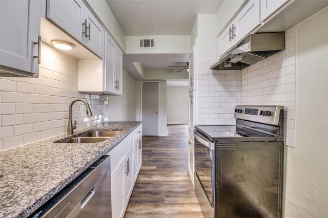 226 Rolling Hills Place, Lancaster, TX 75146