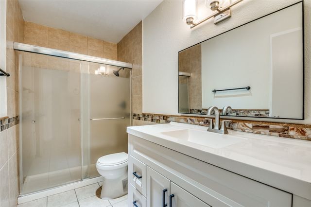 226 Rolling Hills Place, Lancaster, TX 75146