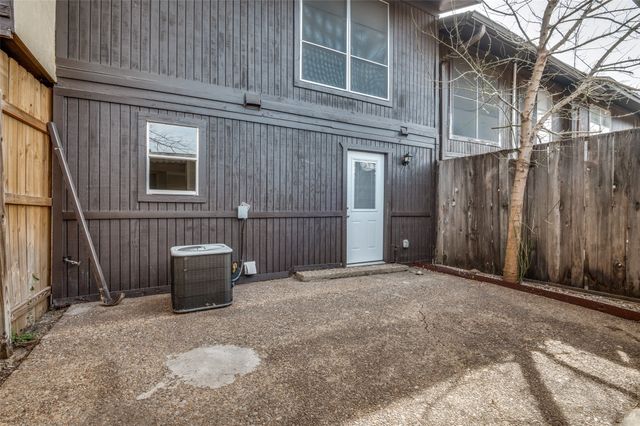 226 Rolling Hills Place, Lancaster, TX 75146