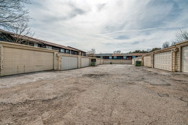 226 Rolling Hills Place, Lancaster, TX 75146