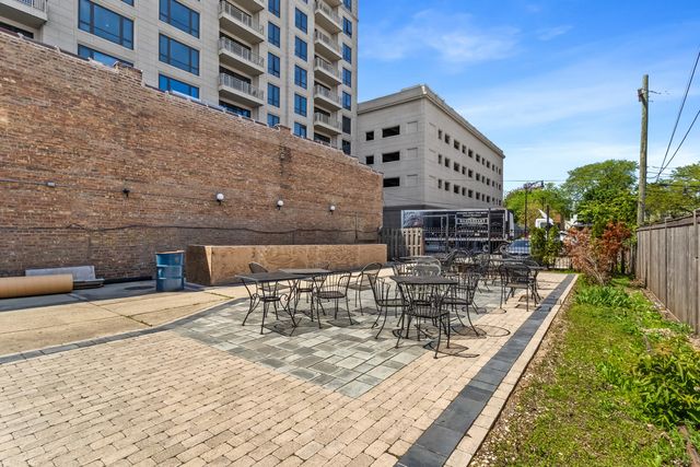 8018 LINCOLN Avenue, Skokie, IL 60077
