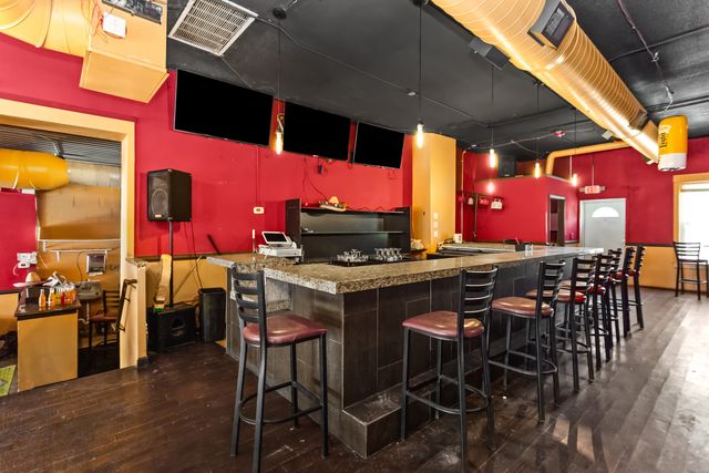 8018 LINCOLN Avenue, Skokie, IL 60077