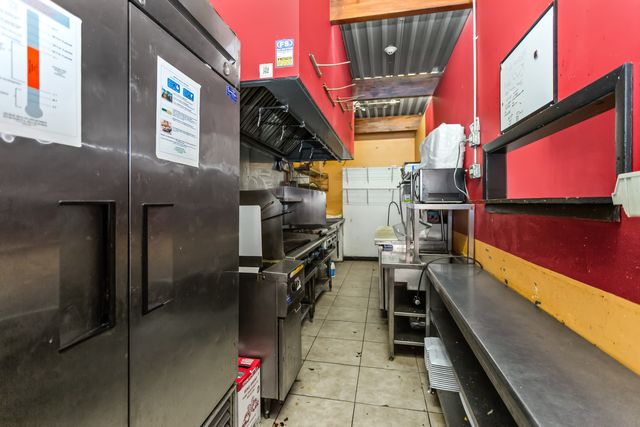 8018 LINCOLN Avenue, Skokie, IL 60077