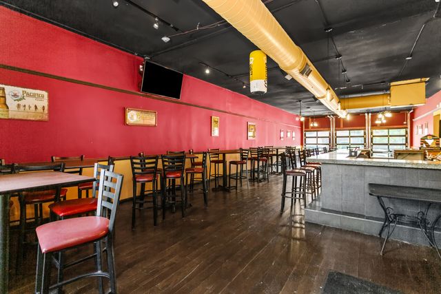8018 LINCOLN Avenue, Skokie, IL 60077