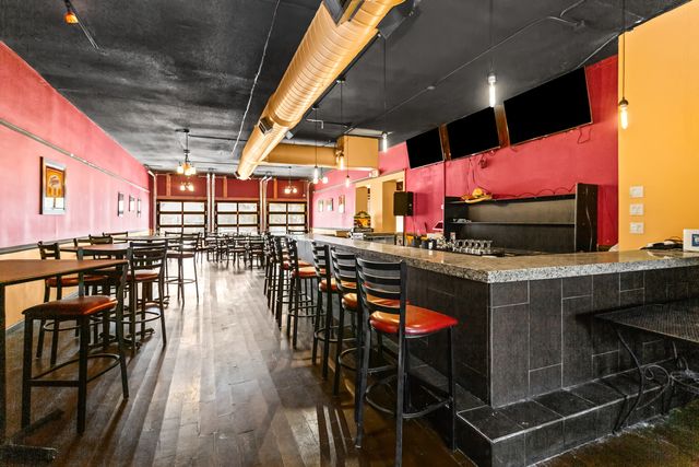 8018 LINCOLN Avenue, Skokie, IL 60077