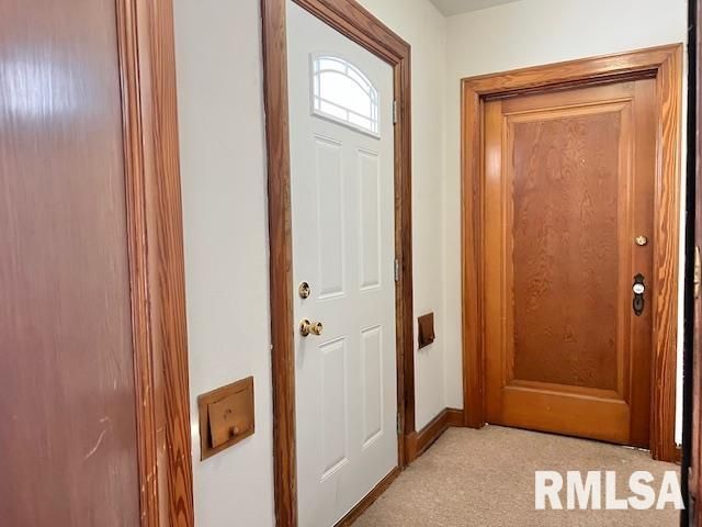 2133 N DIVISION Street, Davenport, IA 52804