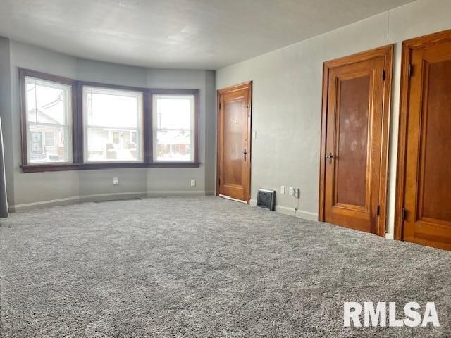 2133 N DIVISION Street, Davenport, IA 52804