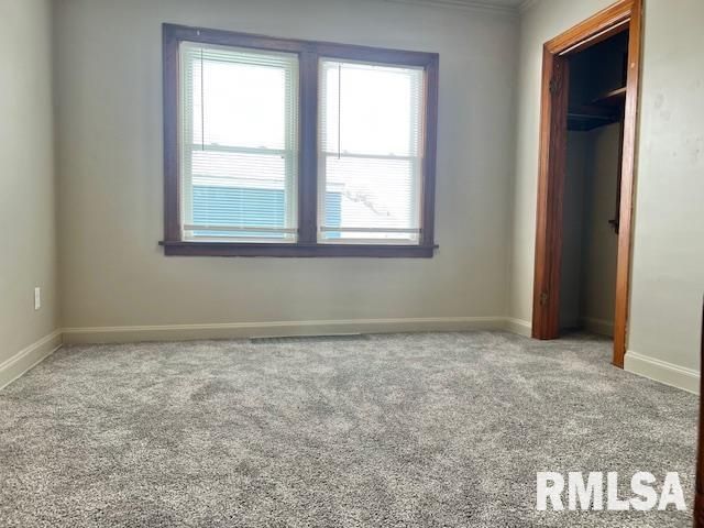 2133 N DIVISION Street, Davenport, IA 52804