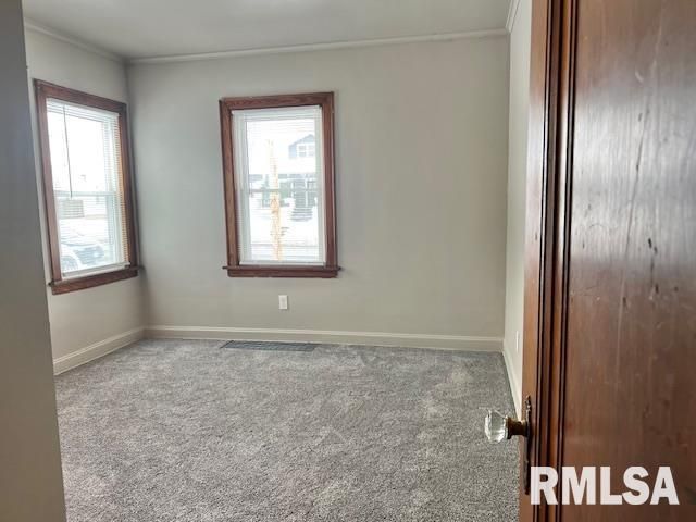 2133 N DIVISION Street, Davenport, IA 52804