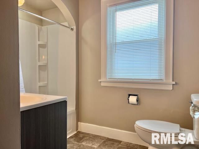 2133 N DIVISION Street, Davenport, IA 52804