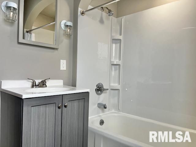 2133 N DIVISION Street, Davenport, IA 52804