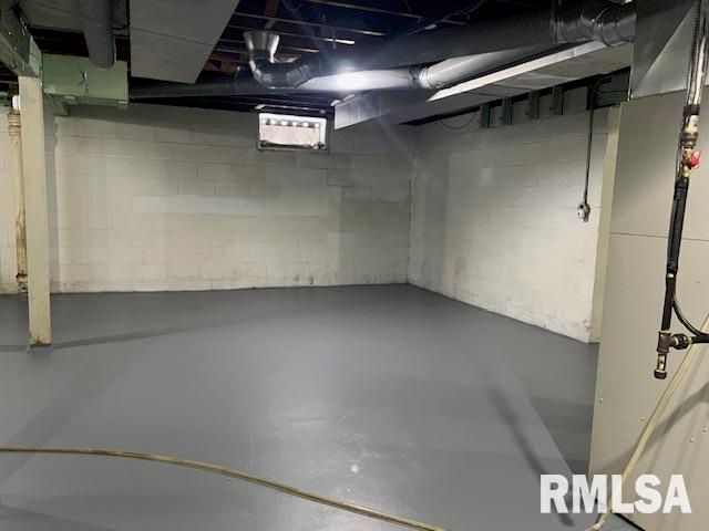 2133 N DIVISION Street, Davenport, IA 52804