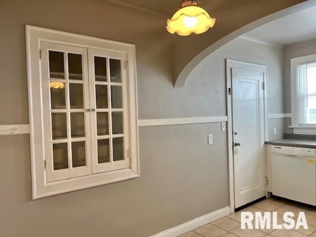 2133 N DIVISION Street, Davenport, IA 52804