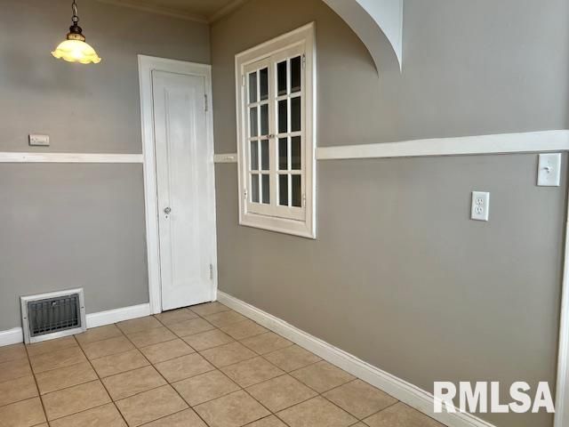 2133 N DIVISION Street, Davenport, IA 52804