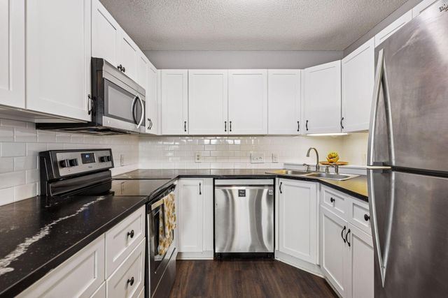 350 Shelard Parkway 111, Saint Louis Park, MN 55426