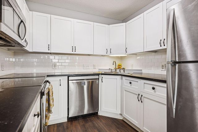 350 Shelard Parkway 111, Saint Louis Park, MN 55426