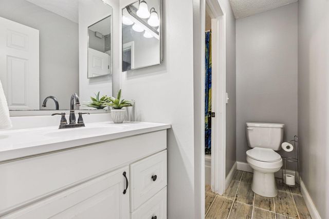 350 Shelard Parkway 111, Saint Louis Park, MN 55426