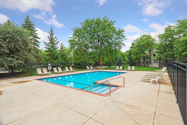 350 Shelard Parkway 111, Saint Louis Park, MN 55426