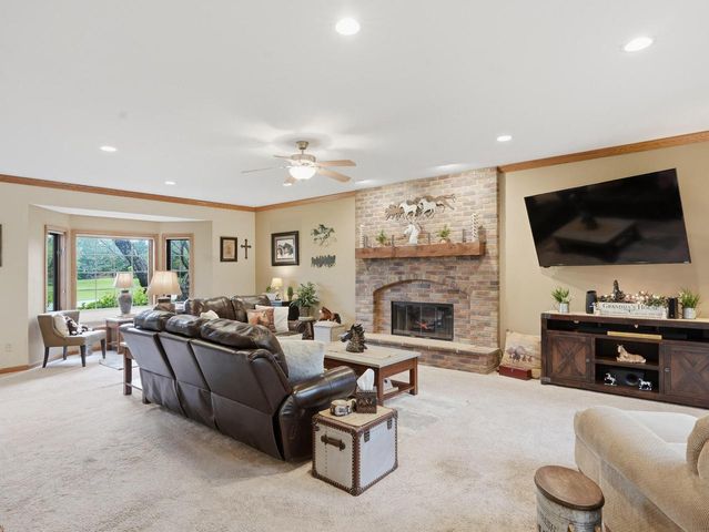 13370 Maple Ridge ROAD, New Berlin, WI 53151