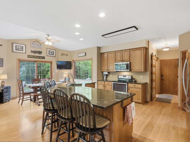 13370 Maple Ridge ROAD, New Berlin, WI 53151