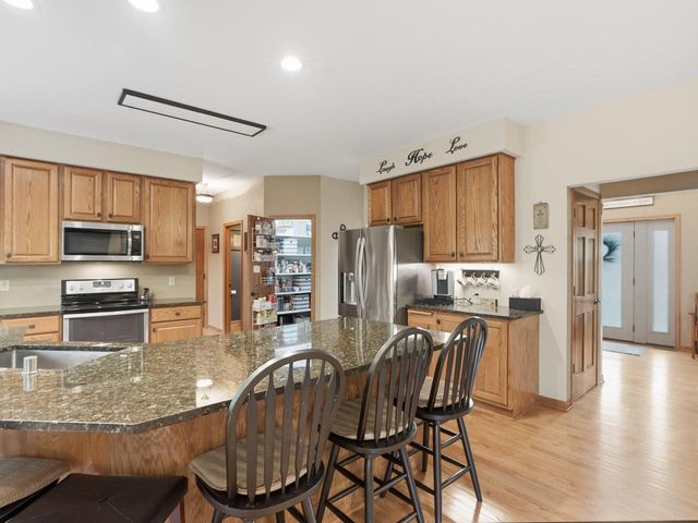 13370 Maple Ridge ROAD, New Berlin, WI 53151