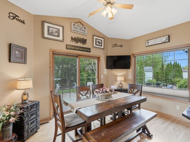 13370 Maple Ridge ROAD, New Berlin, WI 53151