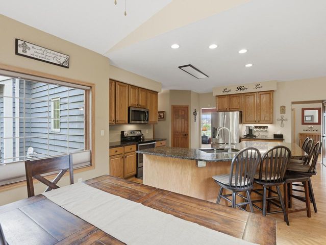 13370 Maple Ridge ROAD, New Berlin, WI 53151
