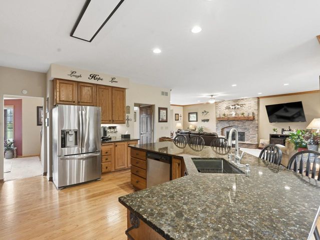13370 Maple Ridge ROAD, New Berlin, WI 53151