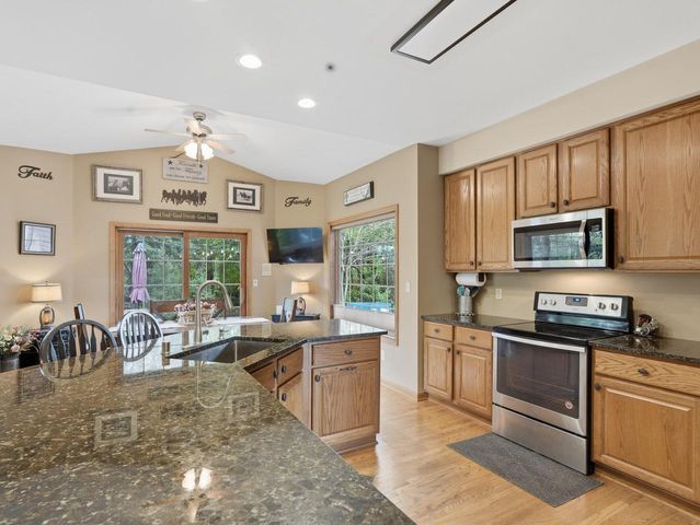 13370 Maple Ridge ROAD, New Berlin, WI 53151