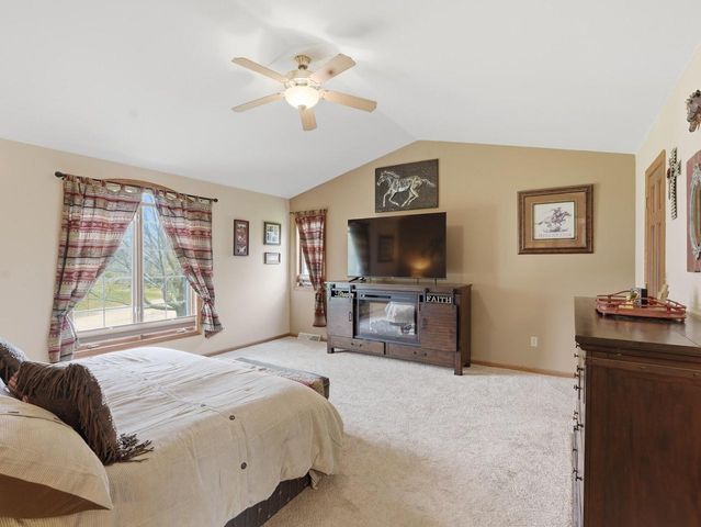13370 Maple Ridge ROAD, New Berlin, WI 53151