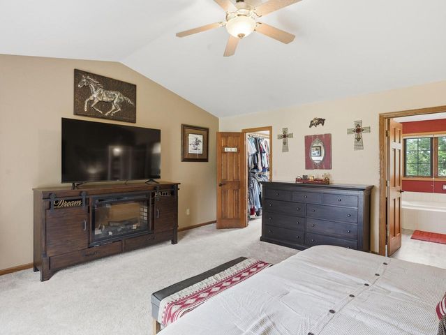 13370 Maple Ridge ROAD, New Berlin, WI 53151