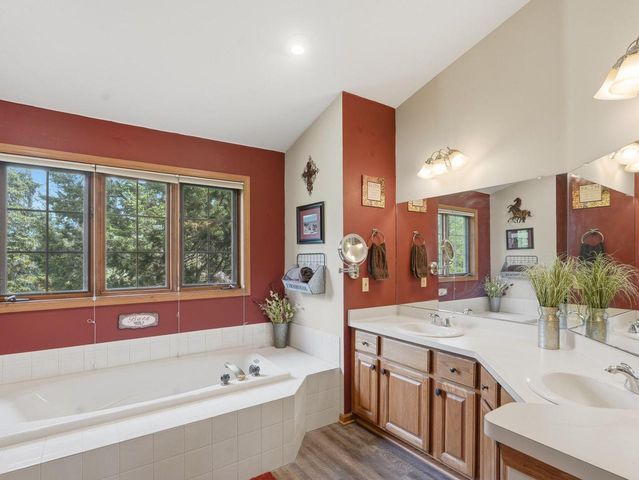 13370 Maple Ridge ROAD, New Berlin, WI 53151