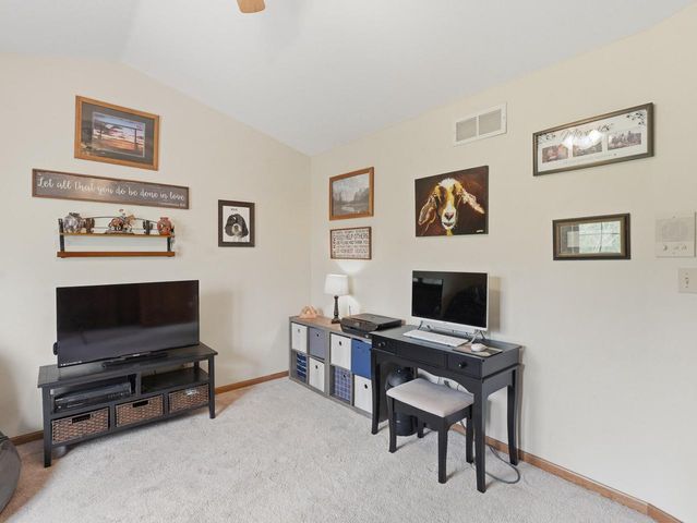 13370 Maple Ridge ROAD, New Berlin, WI 53151